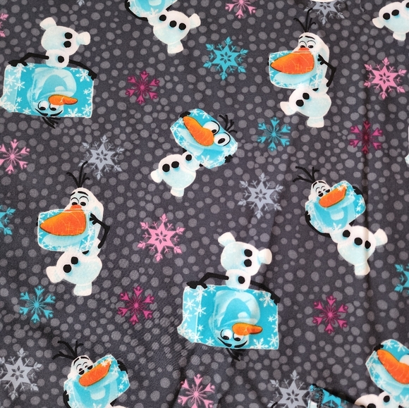 Disney Frozen Olaf scrub top - Picture 6 of 13
